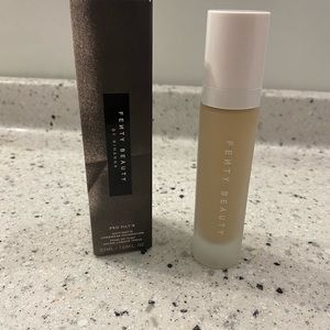 Fenty Beauty By Rihanna Pro Filt’r Foundation 140